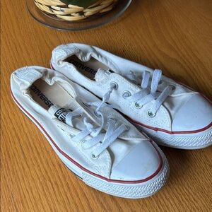 Sz 8 EUC Converse White Sneakers